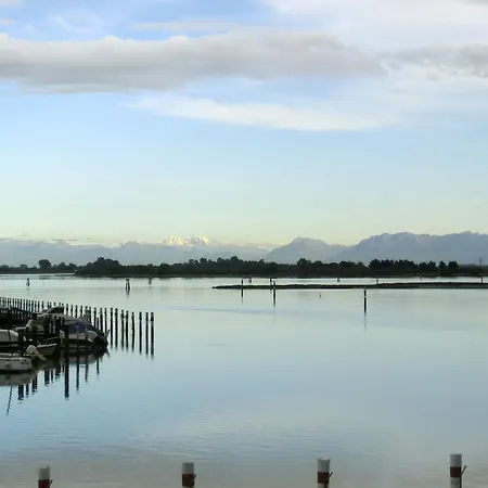 فندق Carol غرادو